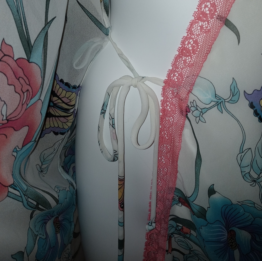 NWOT In Bloom Nature Robe with tie - Picture 7 of 9